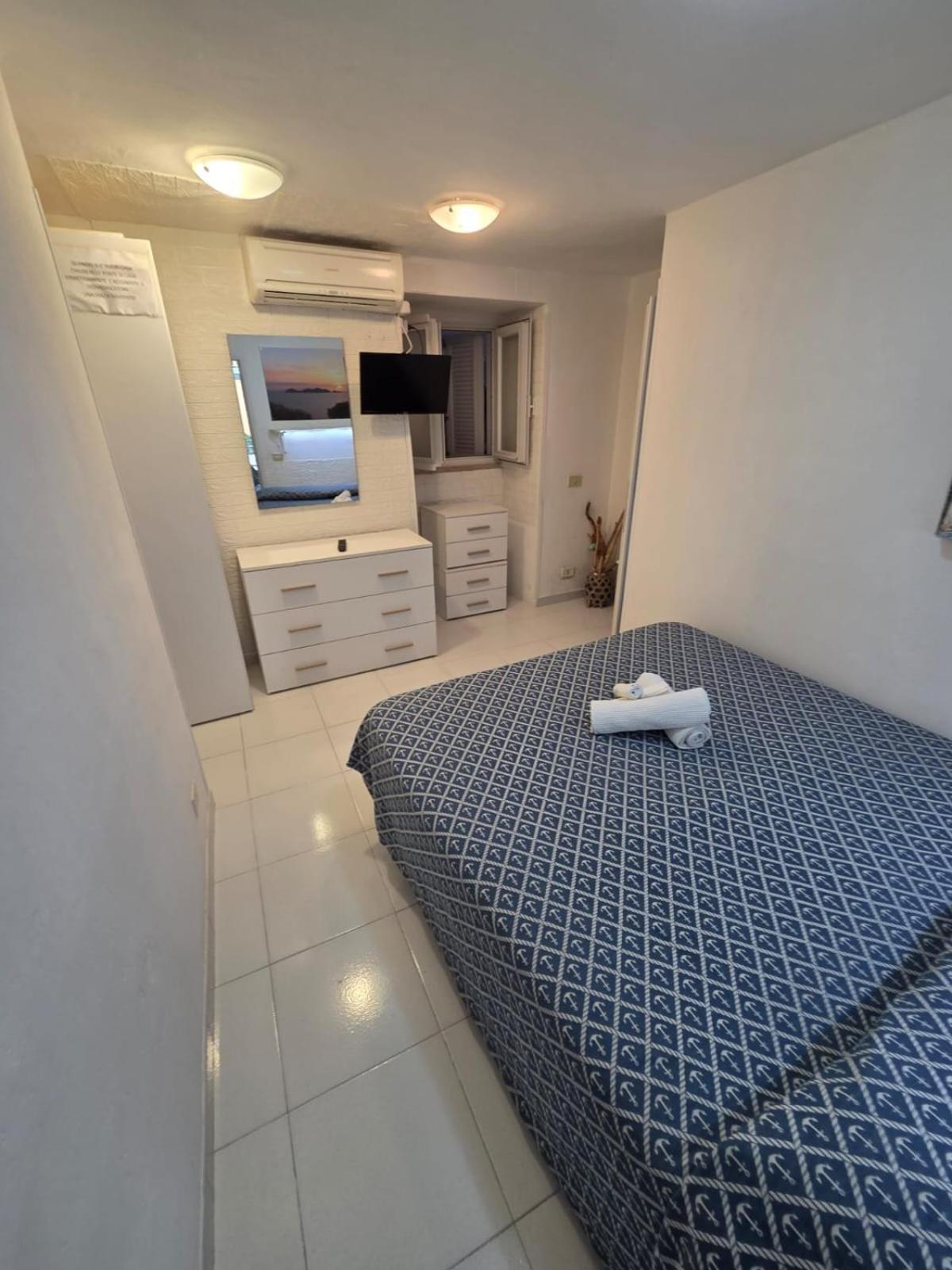 Agenzia Aprea Appartamenti Ponza Bagian luar foto