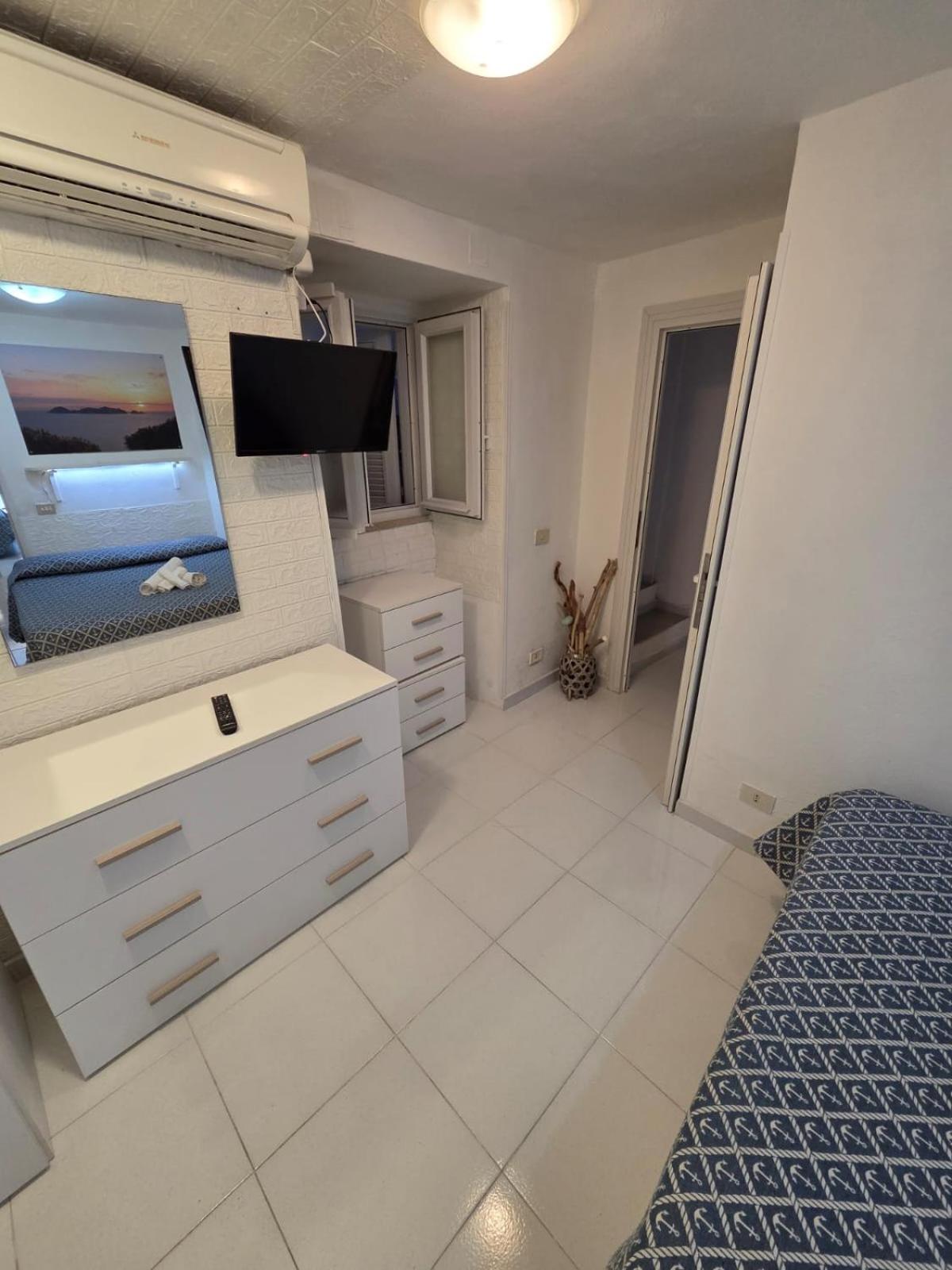 Agenzia Aprea Appartamenti Ponza Bagian luar foto