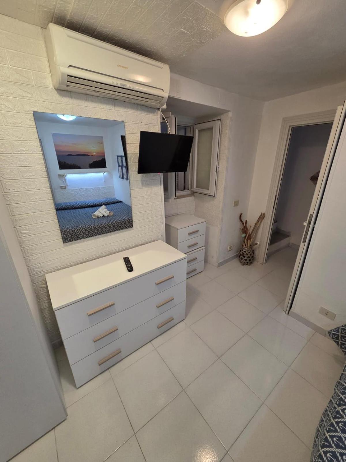 Agenzia Aprea Appartamenti Ponza Bagian luar foto