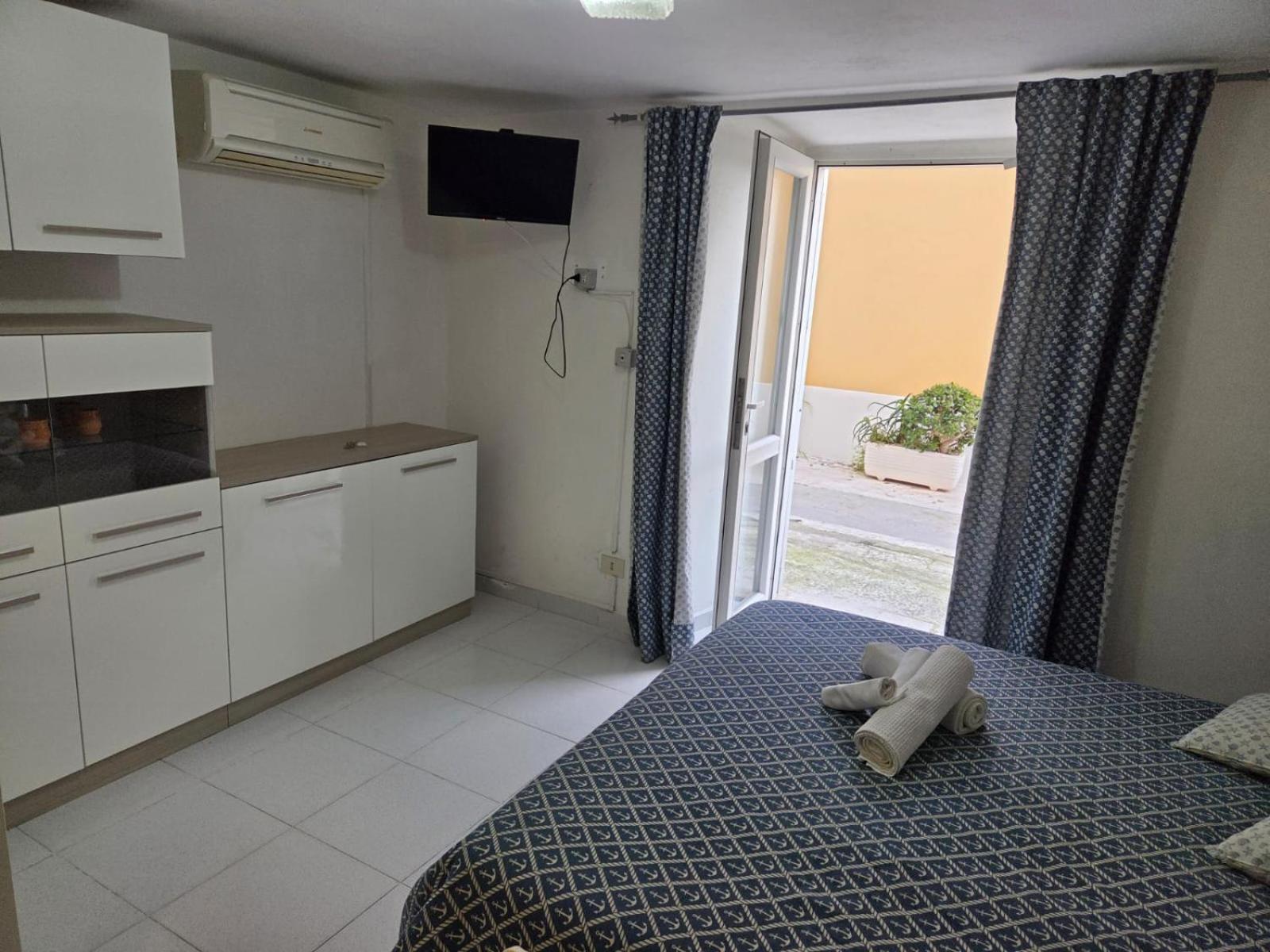 Agenzia Aprea Appartamenti Ponza Bagian luar foto